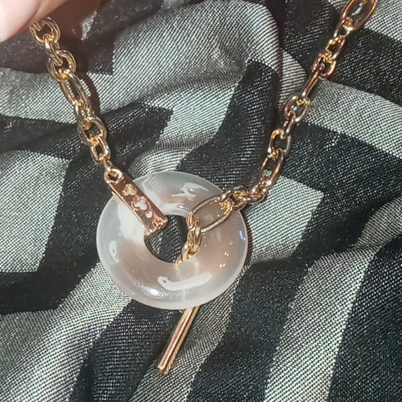 A new day toggle and link resin ring chain - Picture 2 of 2